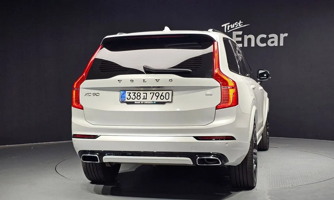 Volvo XC90 — фото 9