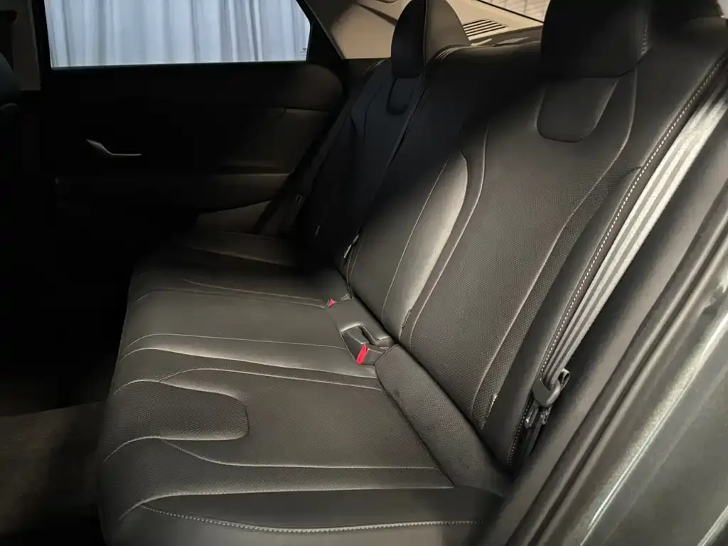 Hyundai Elantra — фото 3