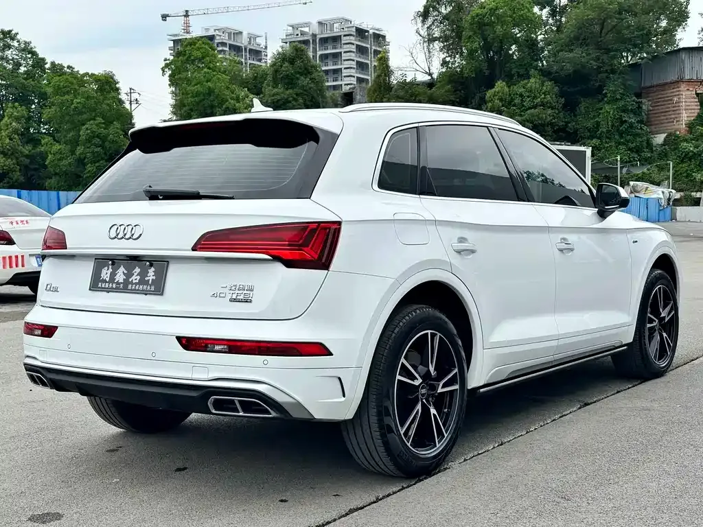 Audi Q5L — фото 6