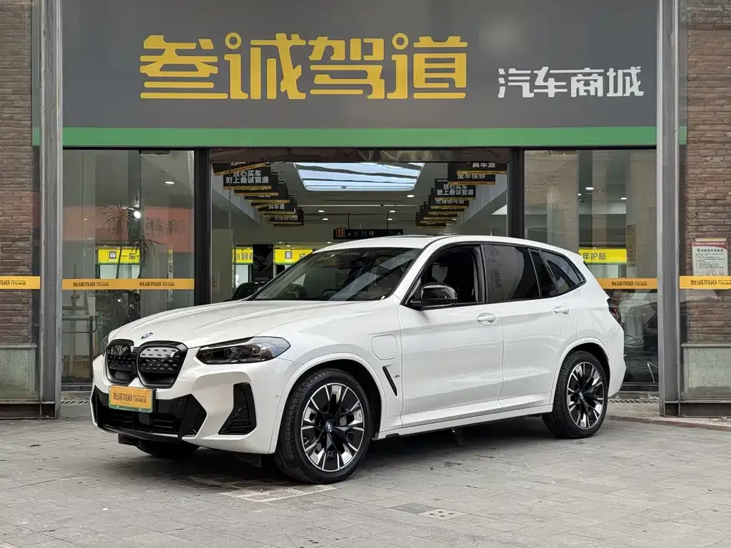BMW iX3 — фото 1