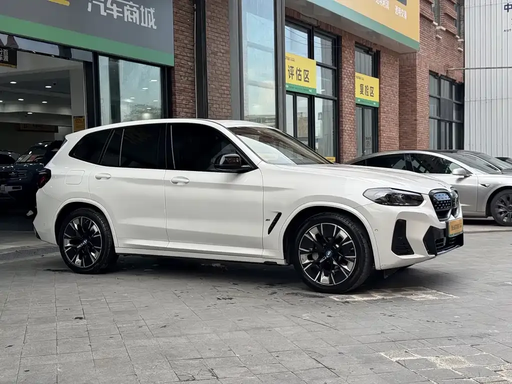 BMW iX3 — фото 2
