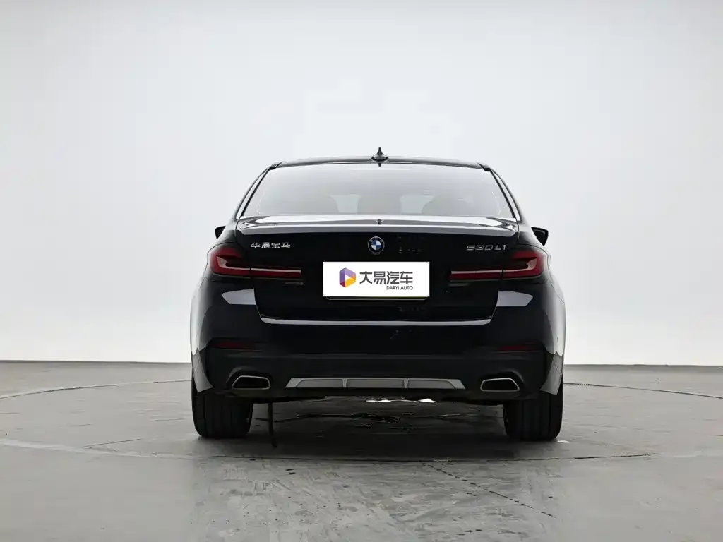 BMW 5 Series — фото 10