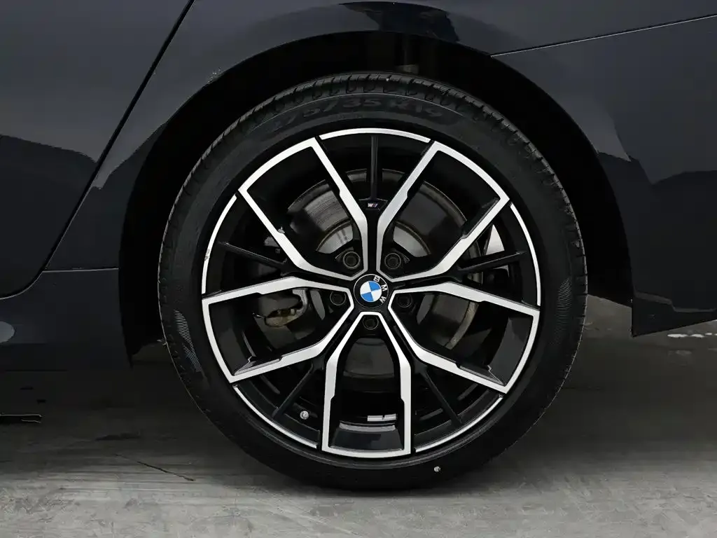 BMW 5 Series — фото 9