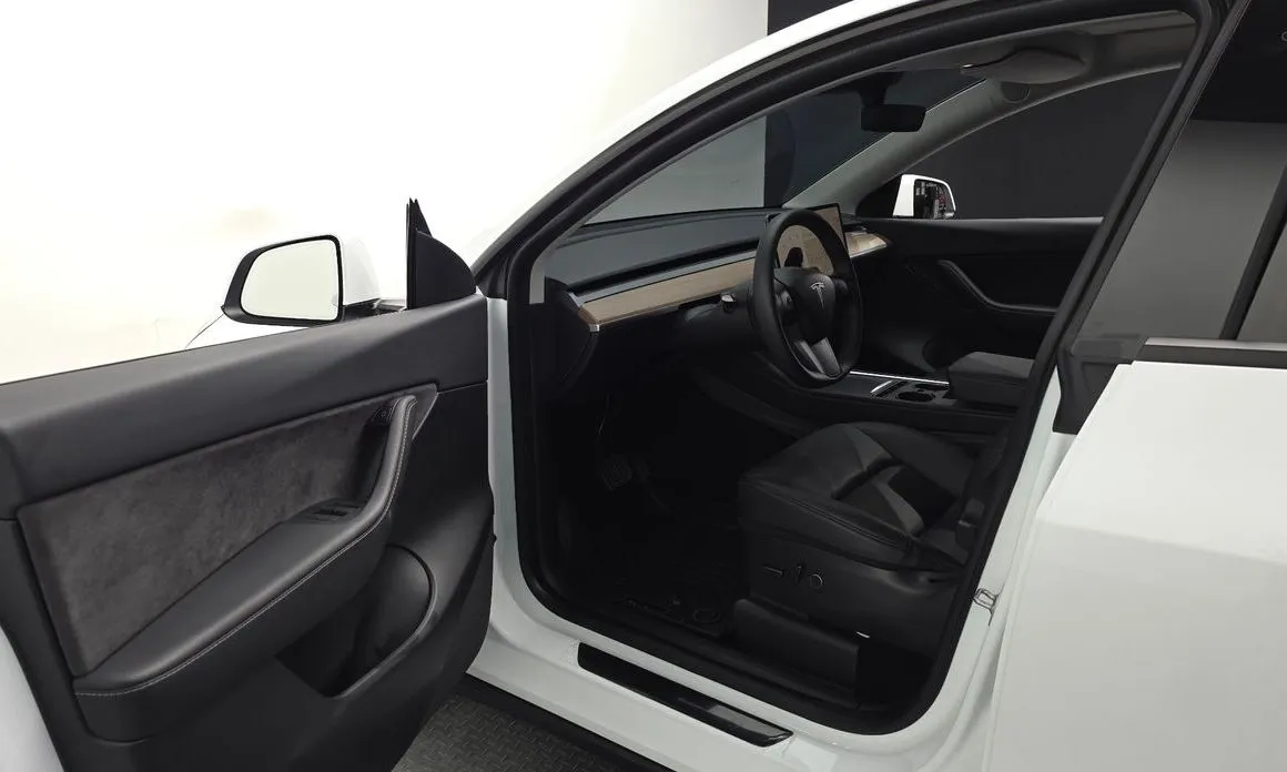 Tesla Model Y — фото 6