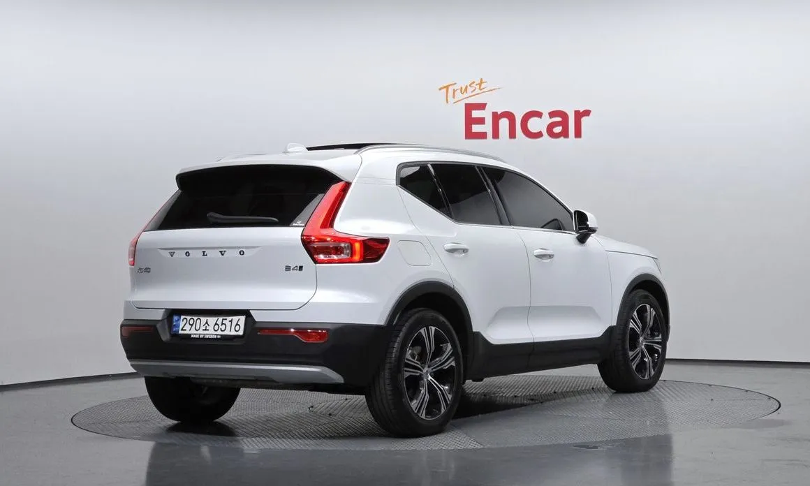 Volvo XC40 — фото 5