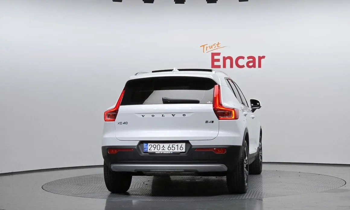 Volvo XC40 — фото 4