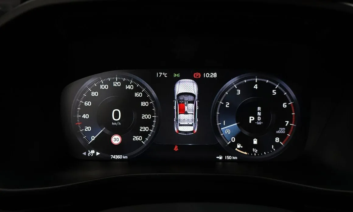 Volvo XC40 — фото 2