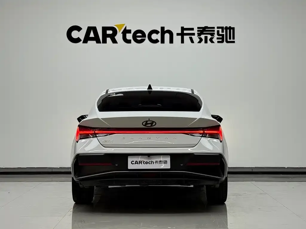 Hyundai Elantra — фото 6