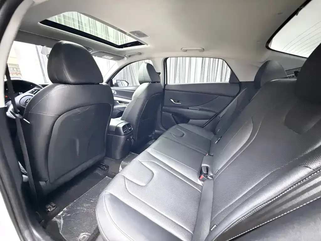 Hyundai Elantra — фото 8