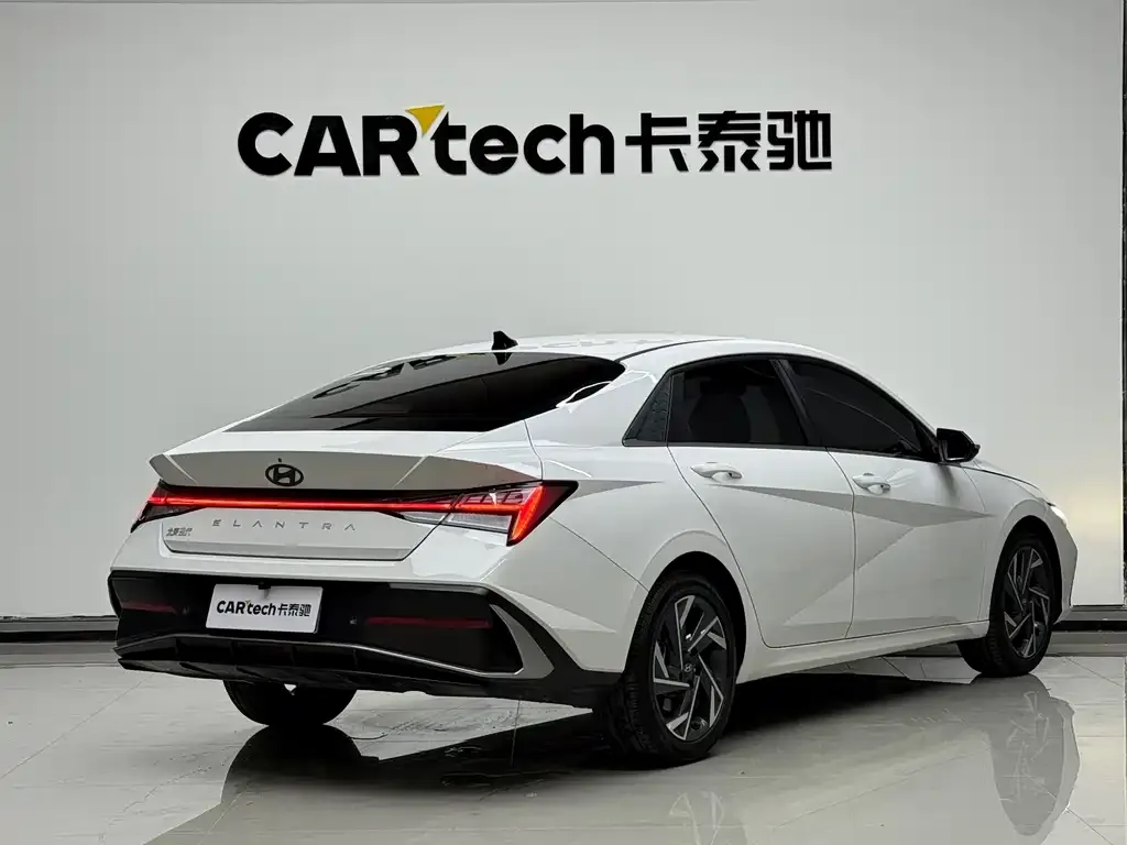 Hyundai Elantra — фото 4