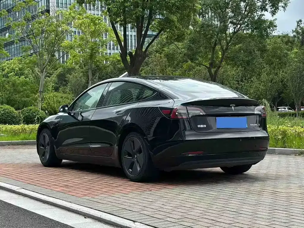 Tesla Model 3 — фото 5