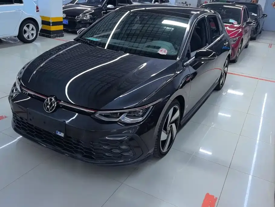 Volkswagen Golf GTI — фото 1