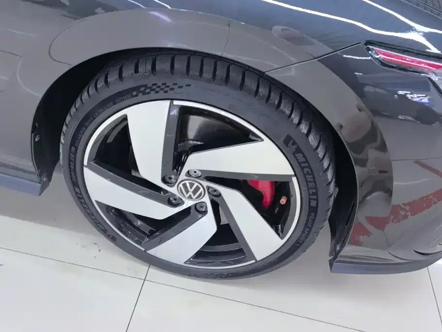 Volkswagen Golf GTI — фото 4