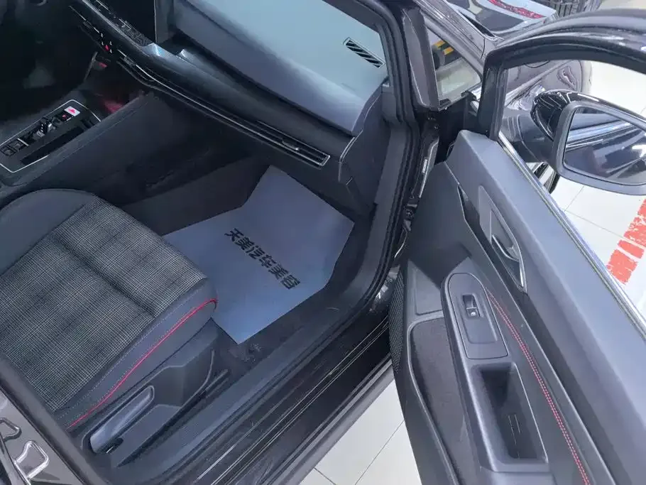 Volkswagen Golf GTI — фото 9