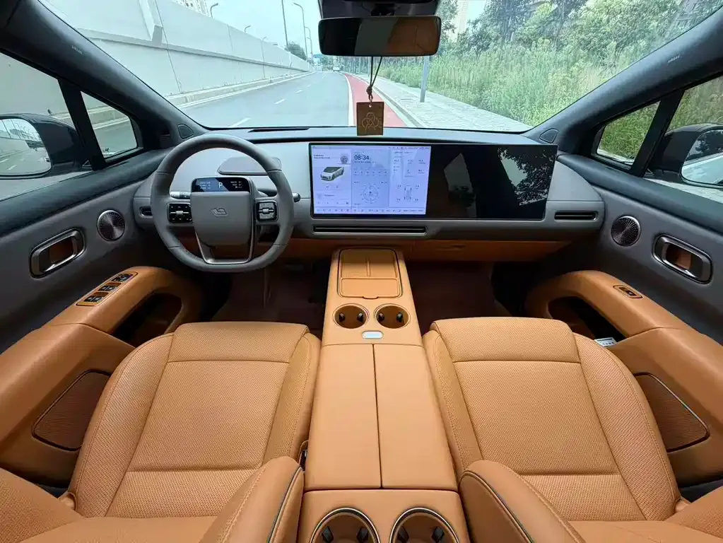 Li Auto i8 — фото 6