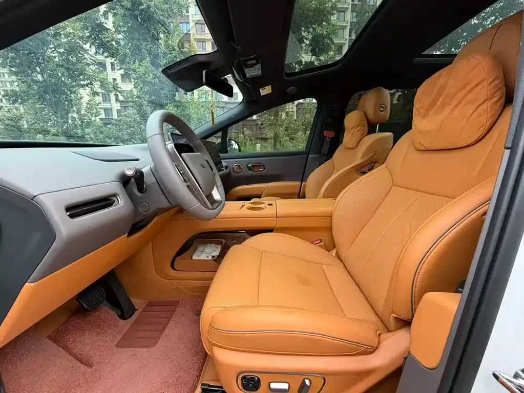 Li Auto i8 — фото 9