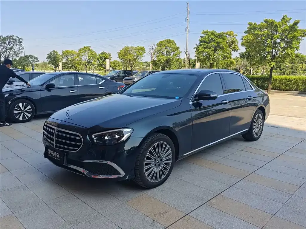 Mercedes-Benz E-Class — фото 1