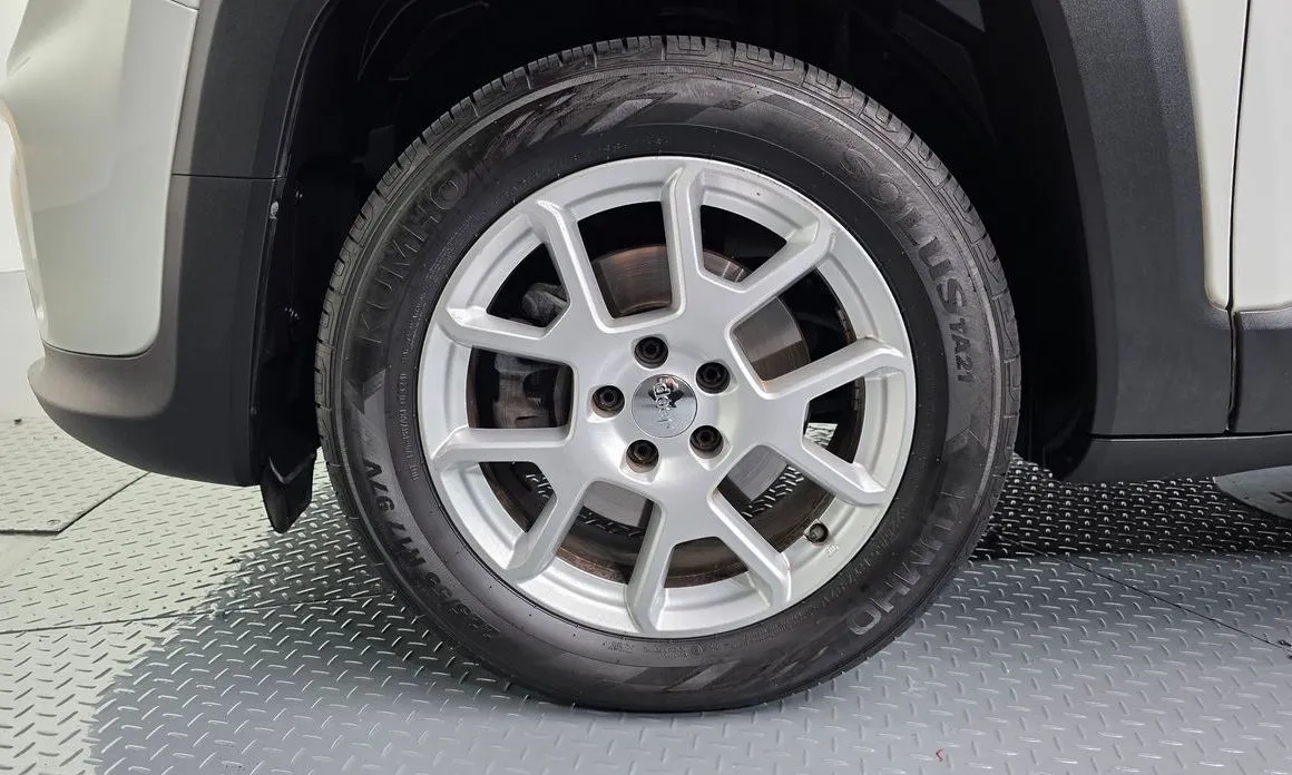 Jeep Renegade — фото 10