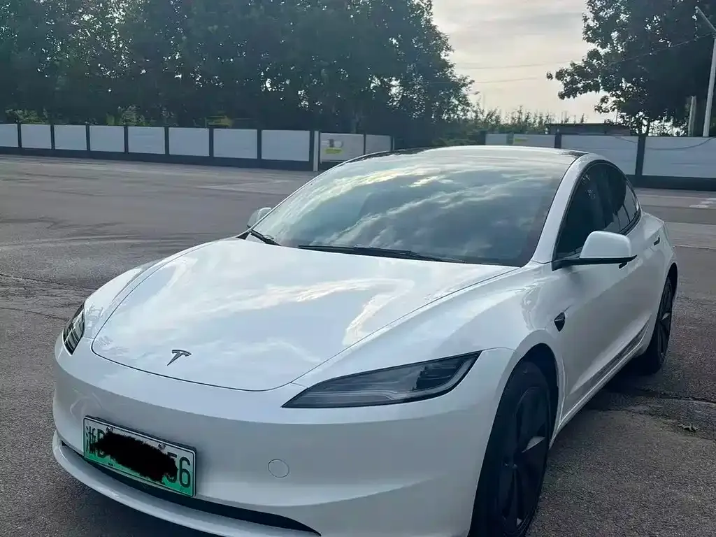 Tesla Model 3 — фото 1