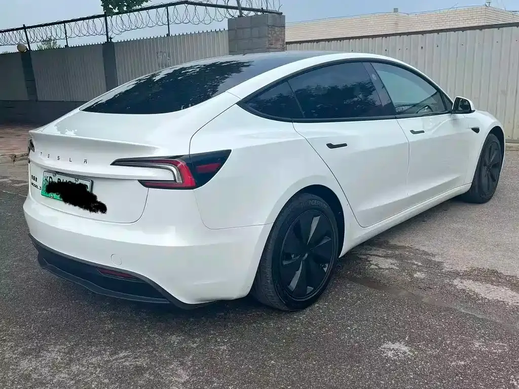 Tesla Model 3 — фото 9