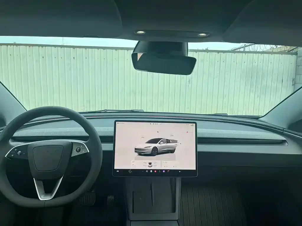 Tesla Model 3 — фото 4