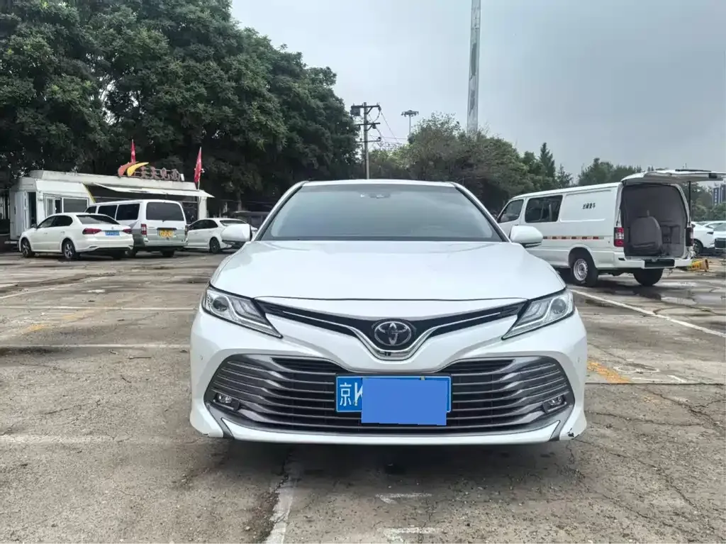 Toyota Camry — фото 5