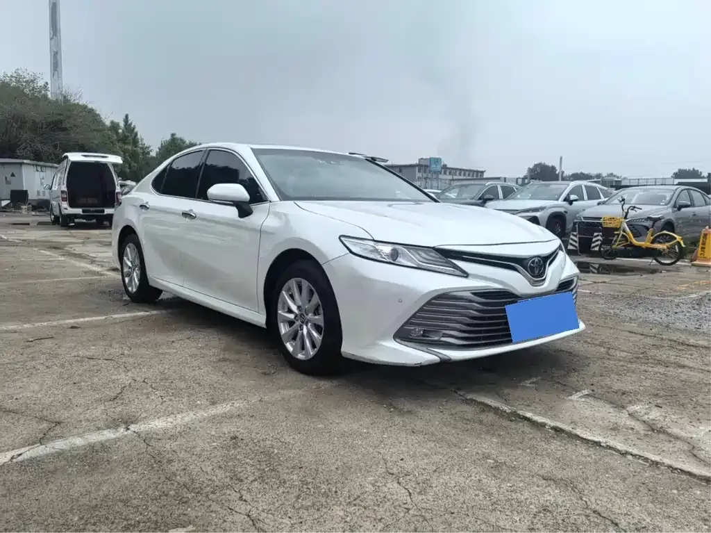 Toyota Camry — фото 7