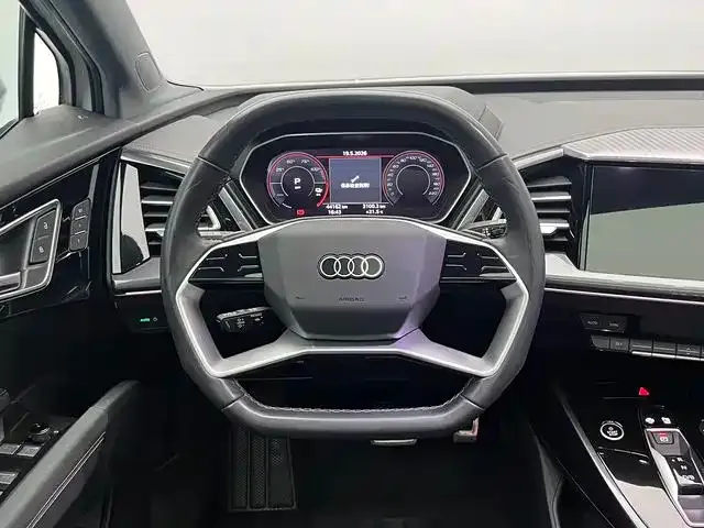 Audi Q4 e-tron — фото 8