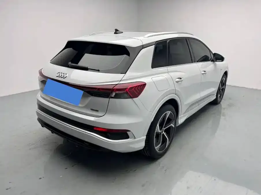 Audi Q4 e-tron — фото 10