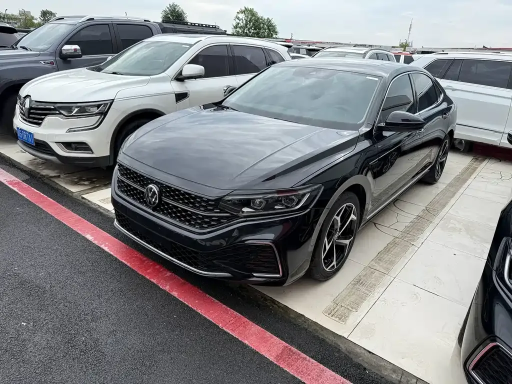 Volkswagen Passat — фото 1