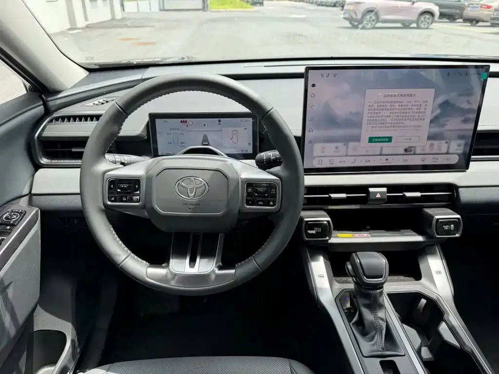 Toyota RAV4 — фото 10
