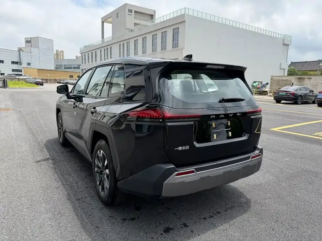 Toyota RAV4 — фото 4