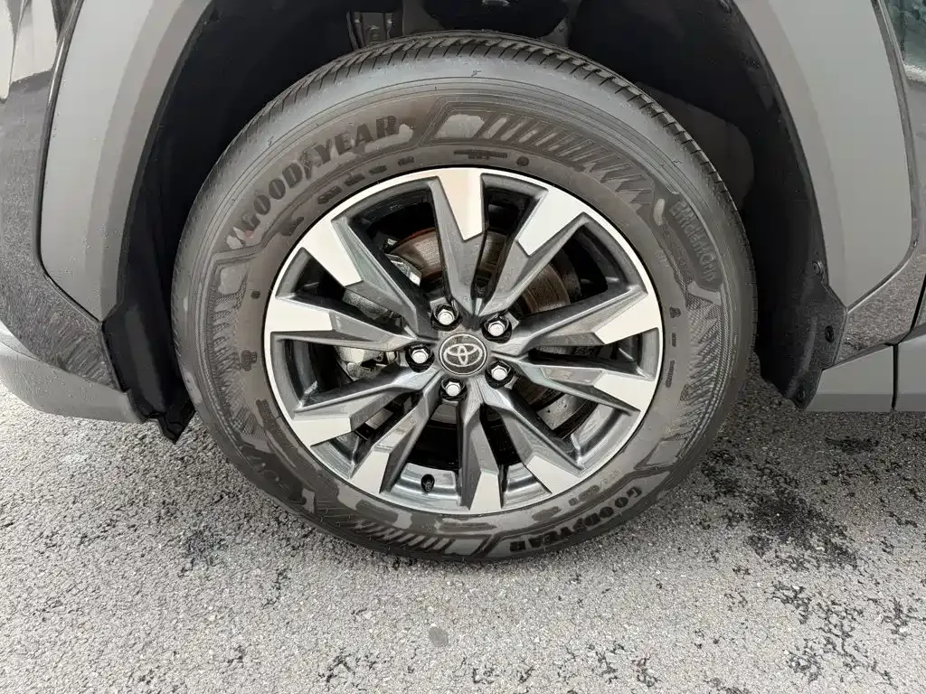 Toyota RAV4 — фото 5
