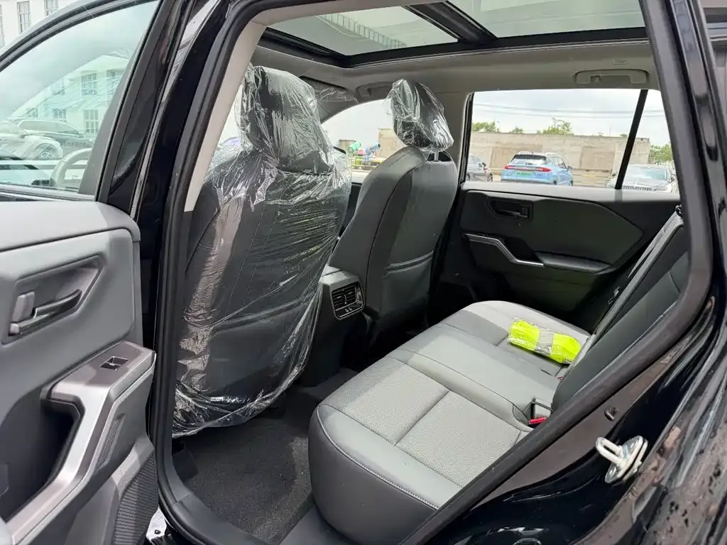 Toyota RAV4 — фото 2