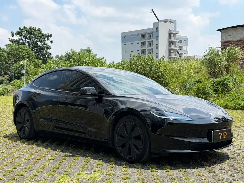 Tesla Model 3 — фото 8