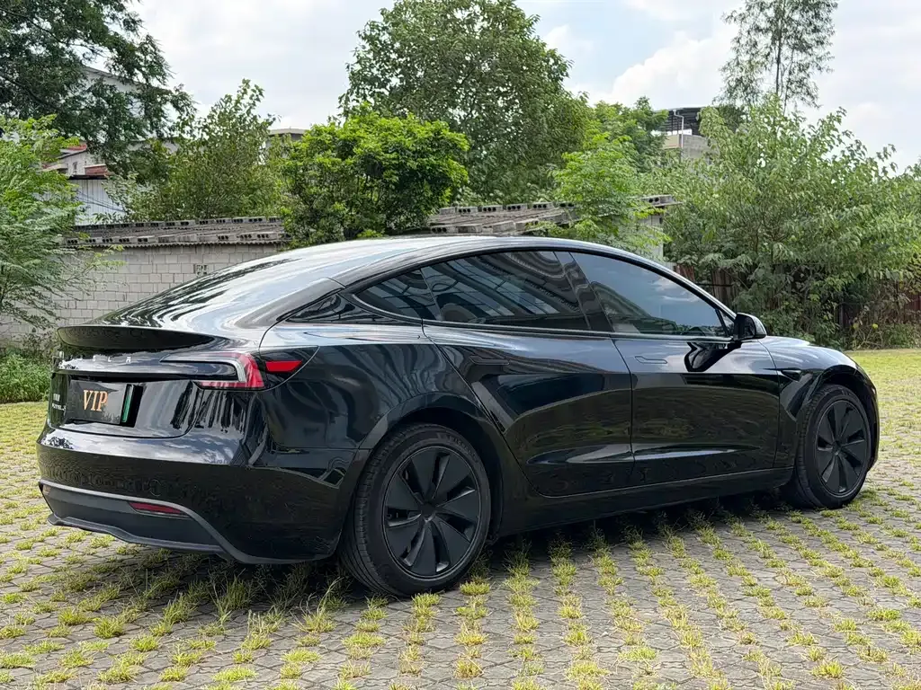 Tesla Model 3 — фото 10