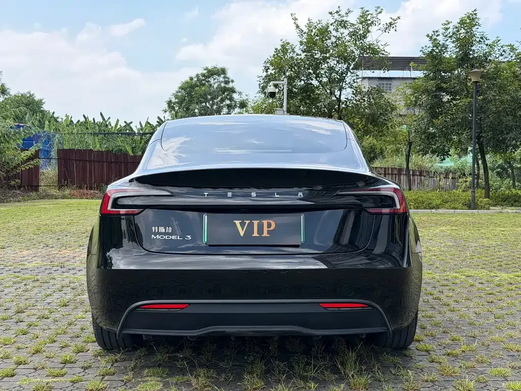 Tesla Model 3 — фото 7