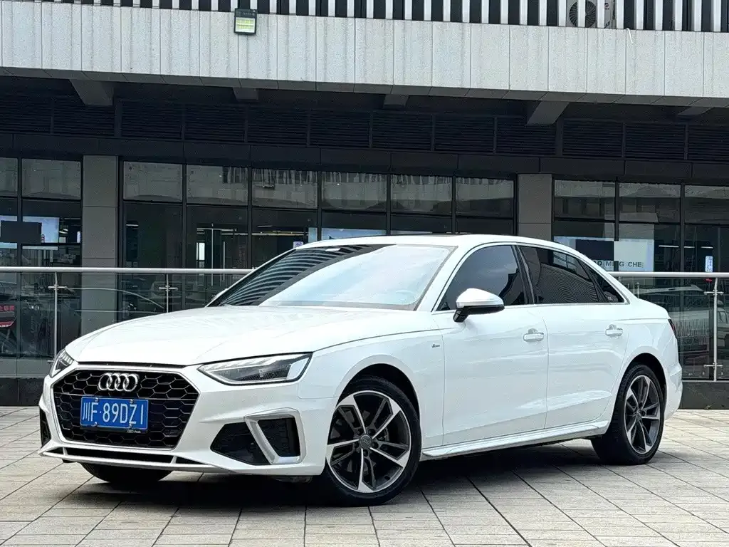 Audi A4L — фото 1