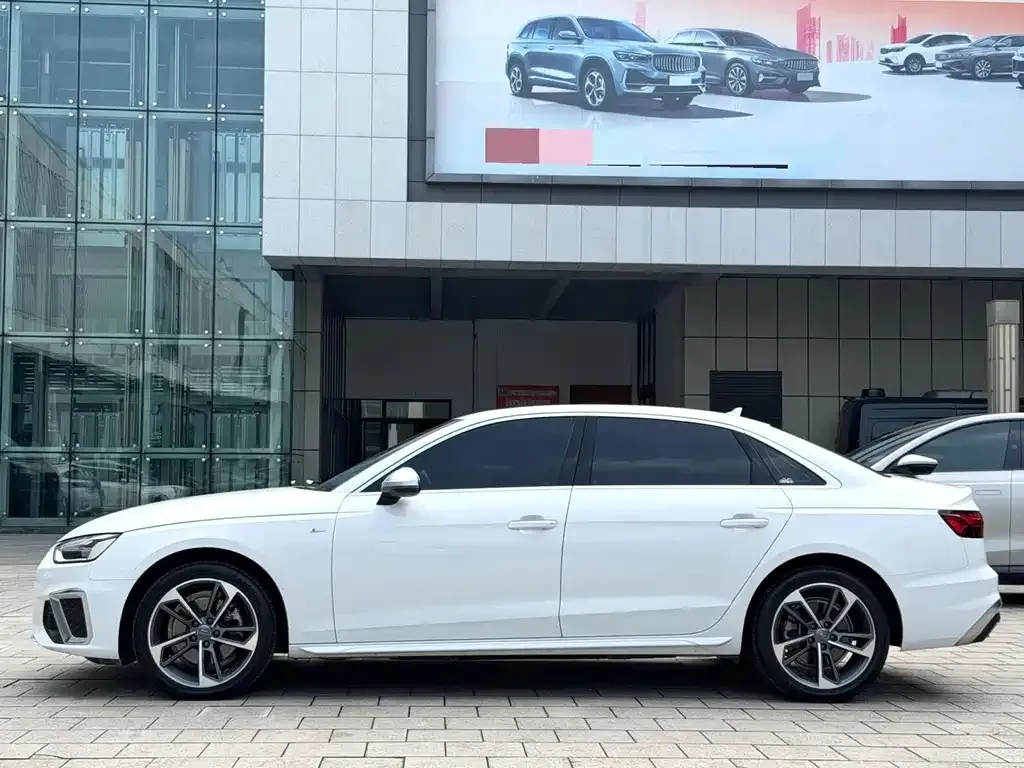 Audi A4L — фото 5