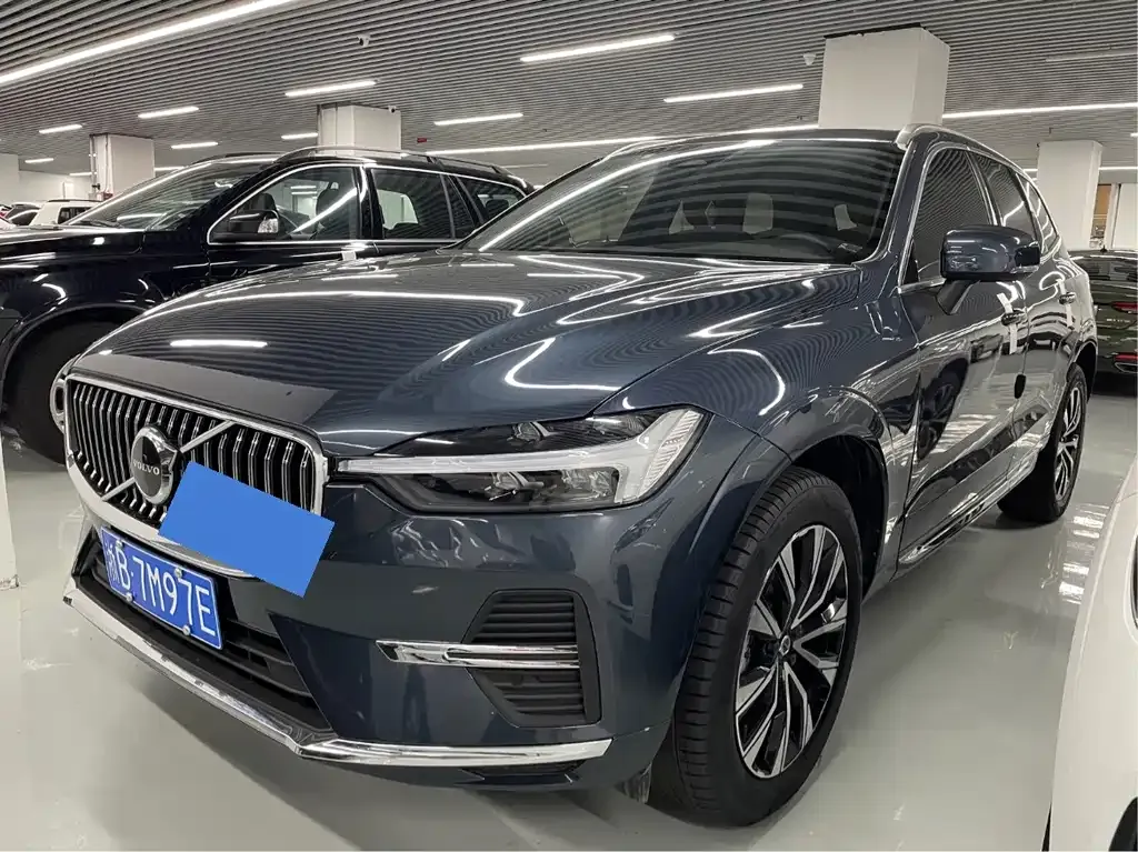 Volvo XC60 — фото 1