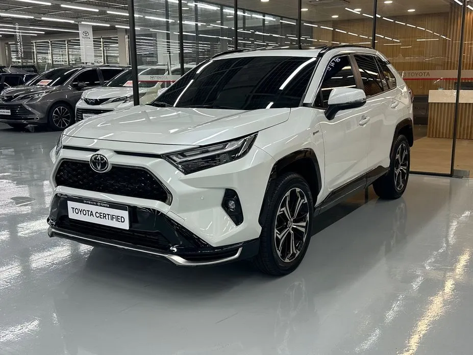 Toyota RAV4 — фото 1