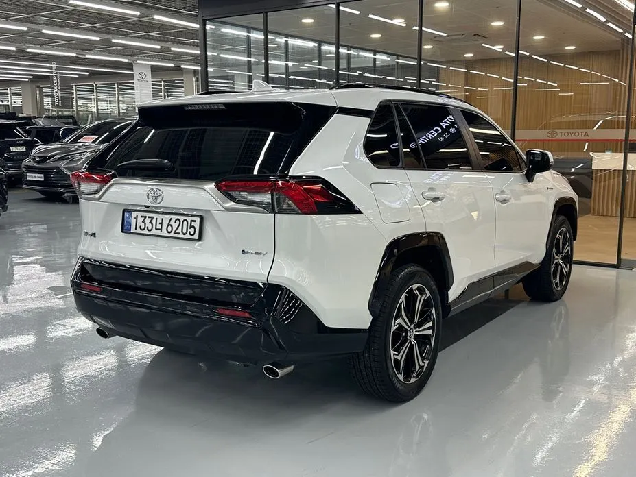 Toyota RAV4 — фото 7