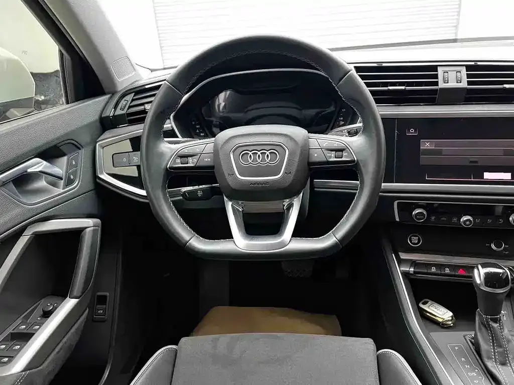 Audi Q3 — фото 10
