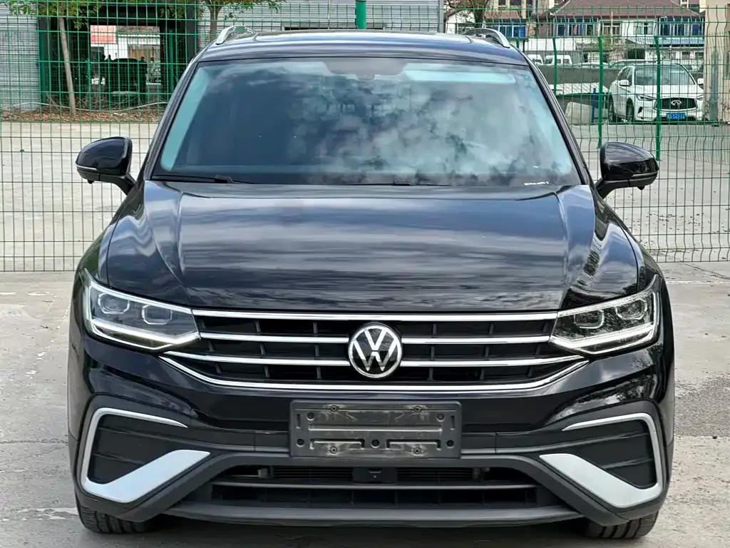 Volkswagen Tiguan L — фото 3
