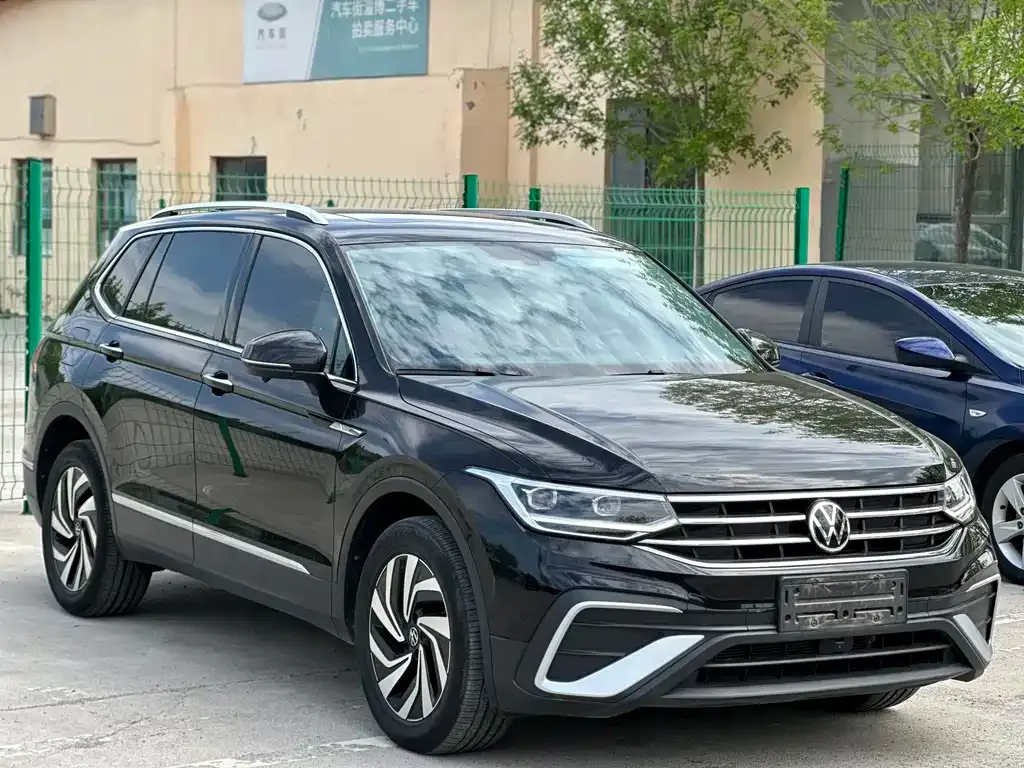 Volkswagen Tiguan L — фото 4