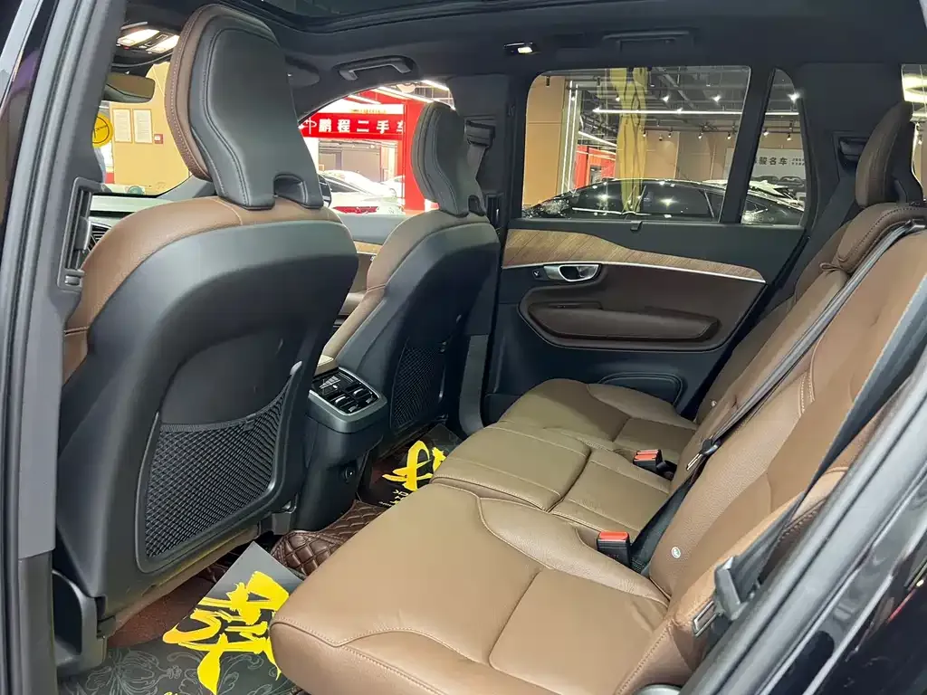 Volvo XC90 — фото 10