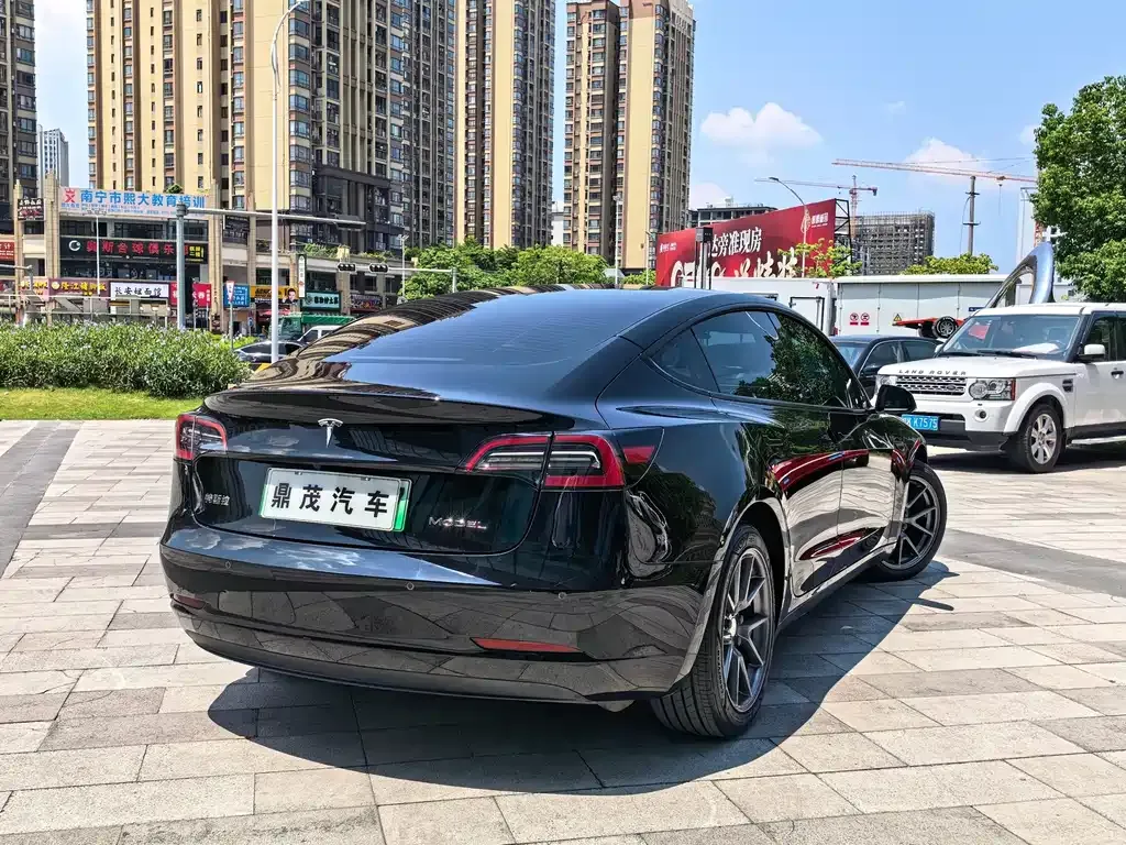 Tesla Model 3 — фото 2
