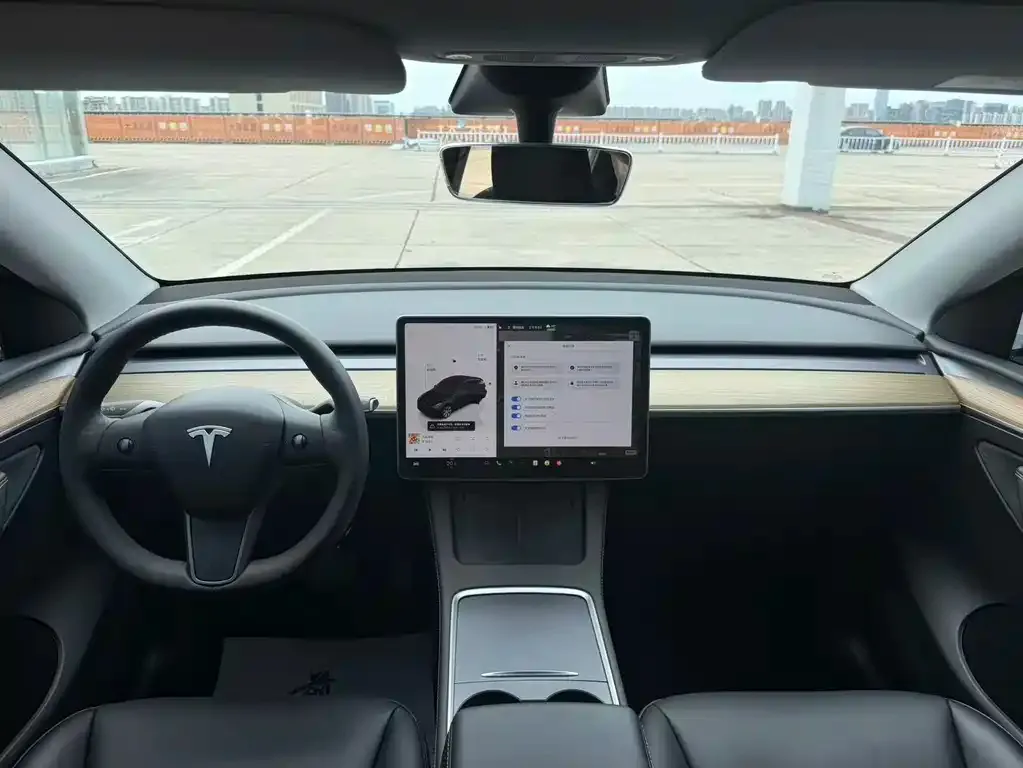 Tesla Model Y — фото 8