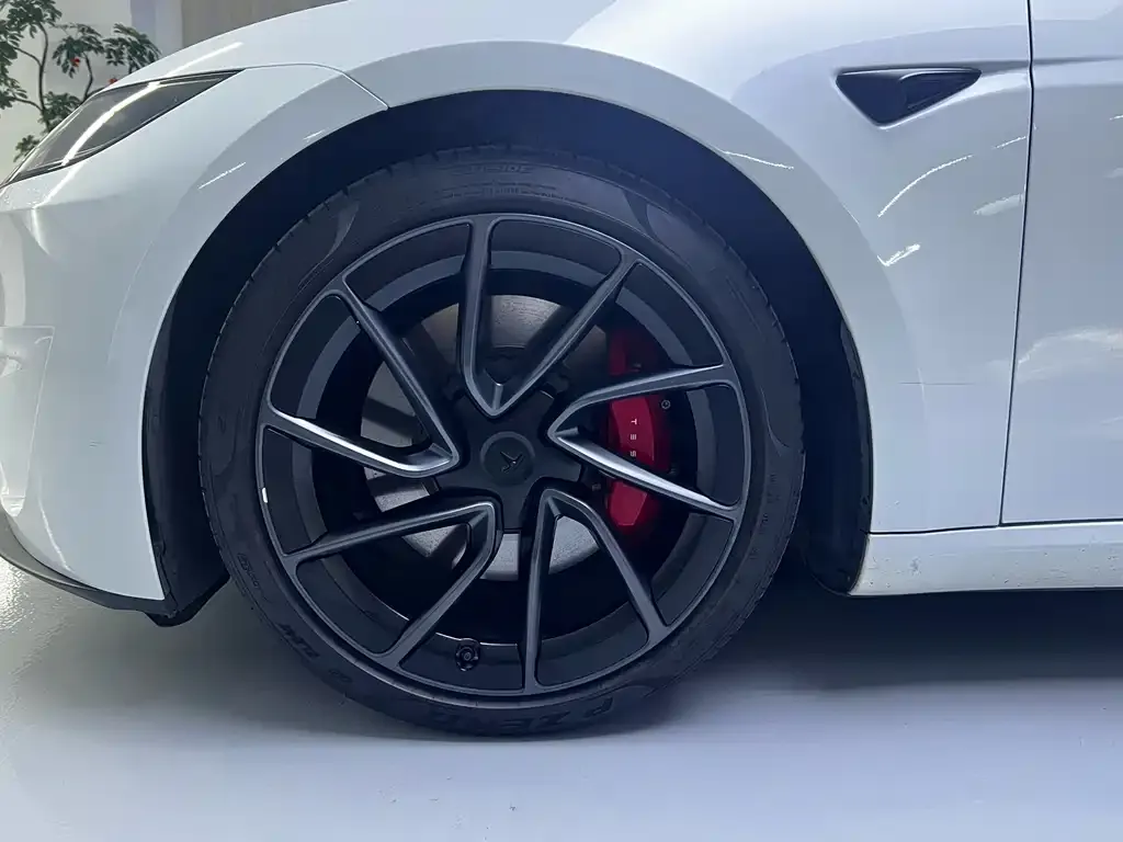 Tesla Model 3 — фото 6
