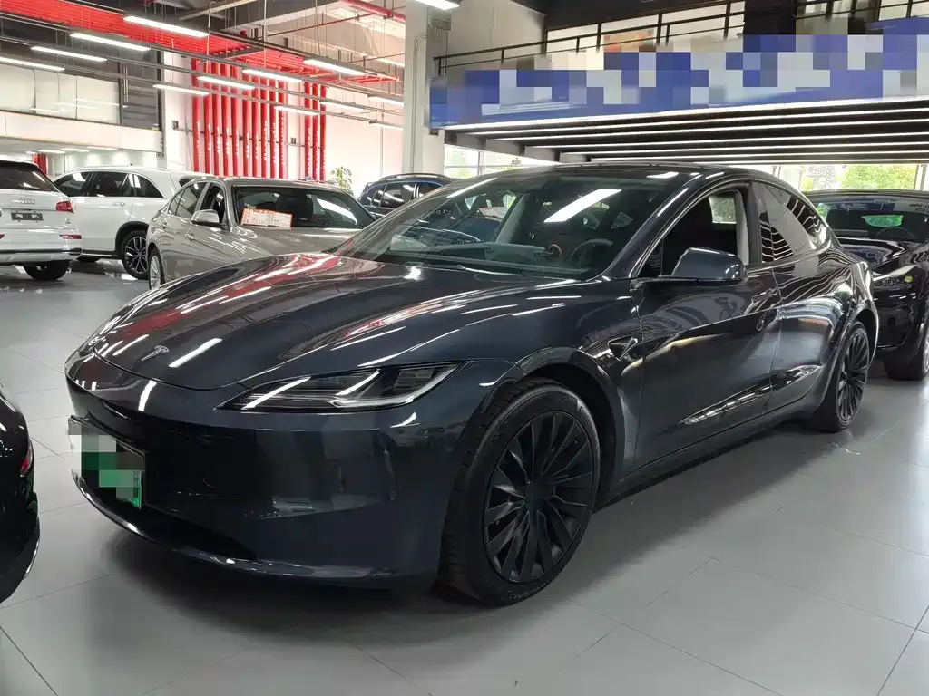 Tesla Model 3 — фото 1